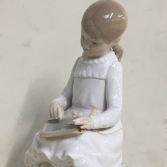 Lladro Girl with Chalkboard